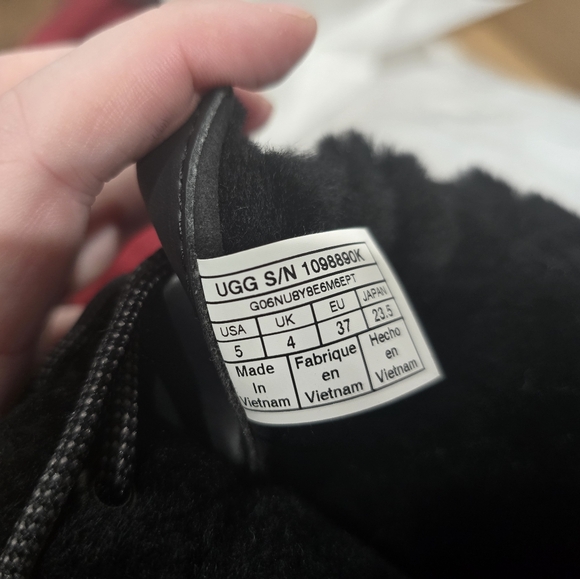 UGG BUTTE II CWR Boot Size 5 (Big Kid) - Picture 7 of 9